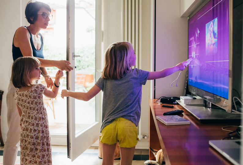 jouer à la console en famille